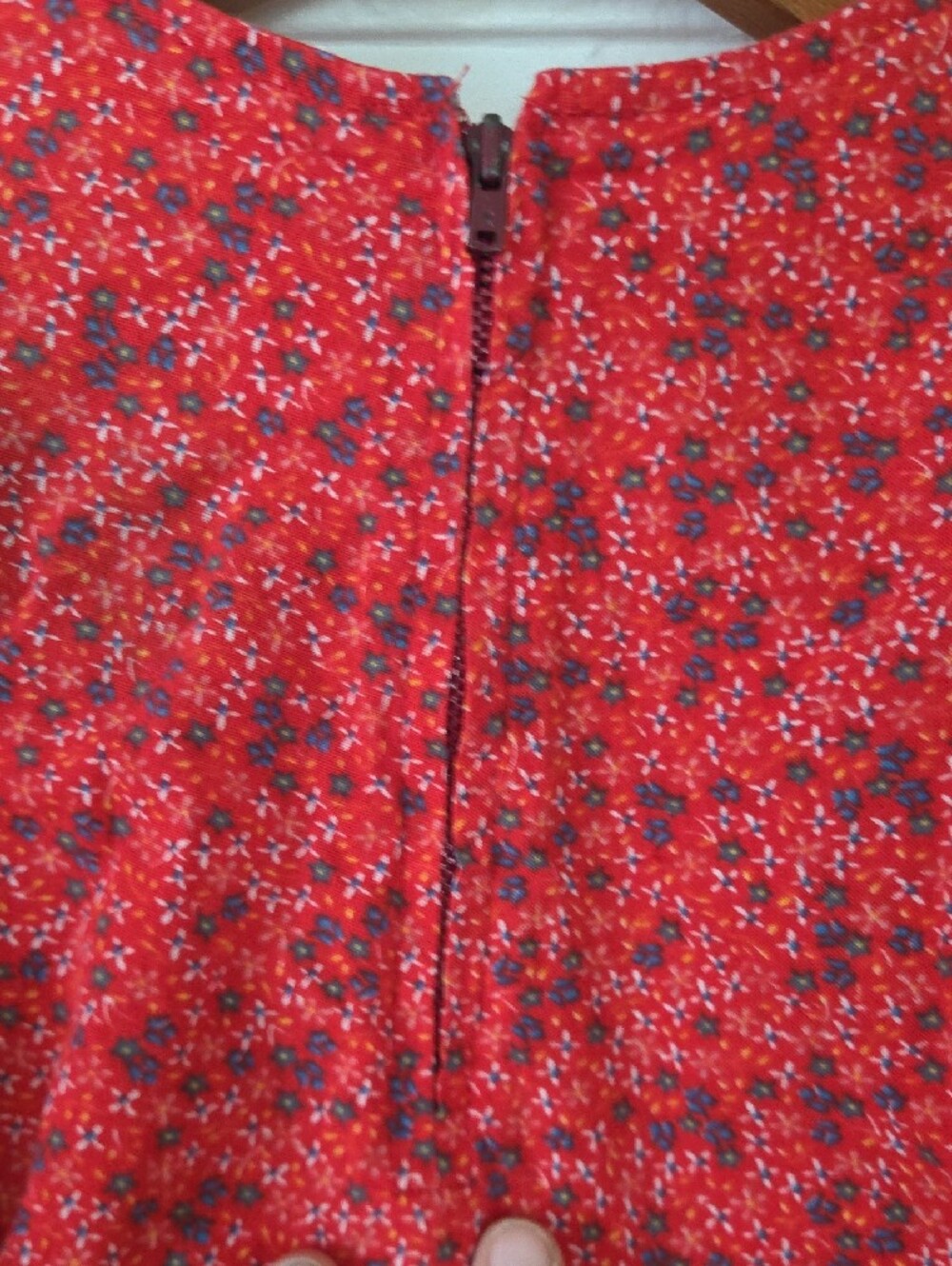 Red Floral Puff-Sleeve Girls' Blouse - Picture 4 of 6